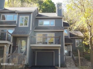 308 Territory Dr, Galena, IL 61036
