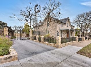 107 S Lincoln St, Fredericksburg, TX 78624
