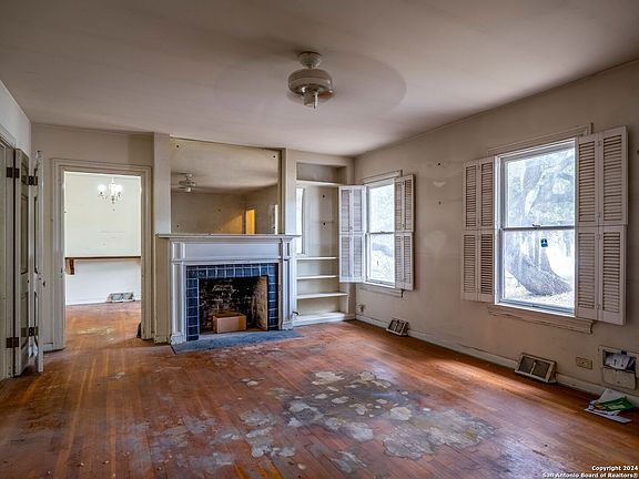 5th image of 102 LAUREL HEIGHTS PL