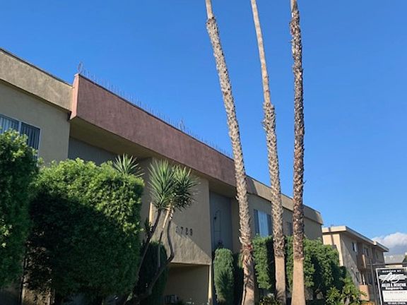 3rd image of 3729 Westwood Blvd APT 17