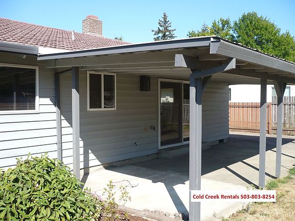 4th image of 906 NE Hood St