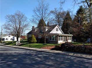 2445 S Fountain St, Allentown, PA 18103