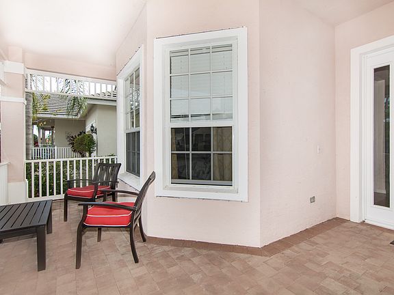 3rd image of 185 NW Pleasant Grove Way
