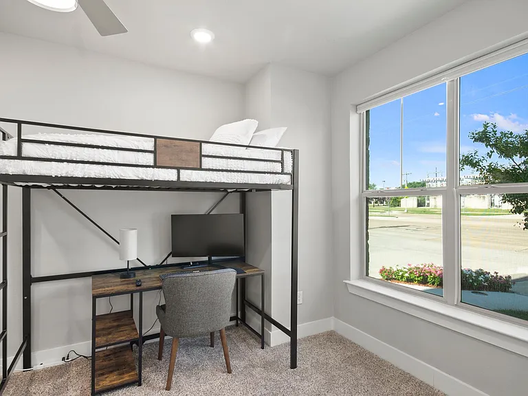 702 N Plano Rd — Photo 7