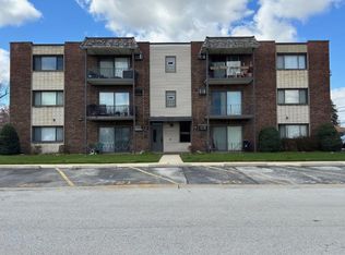 5724 111th St APT 2B, Chicago Ridge, IL 60415
