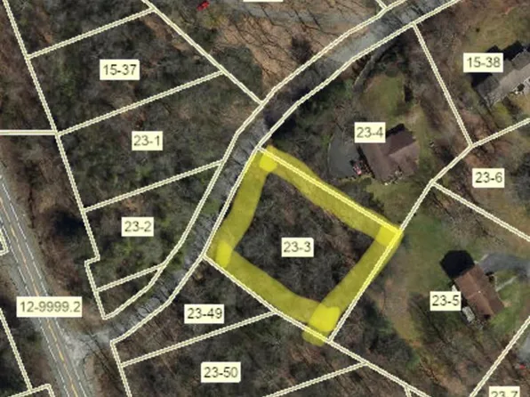 35 Round Hill Rd, Oak Hill, WV 25901