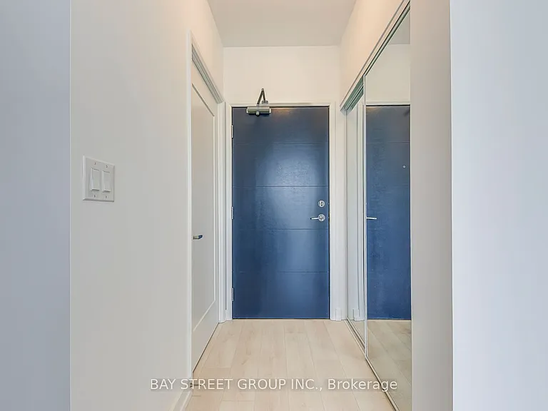 75 James St S #1504 — Photo 5