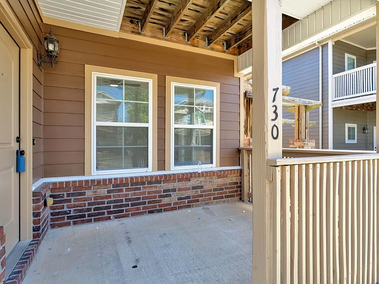 732 N Wordsworth Ln — Photo 3