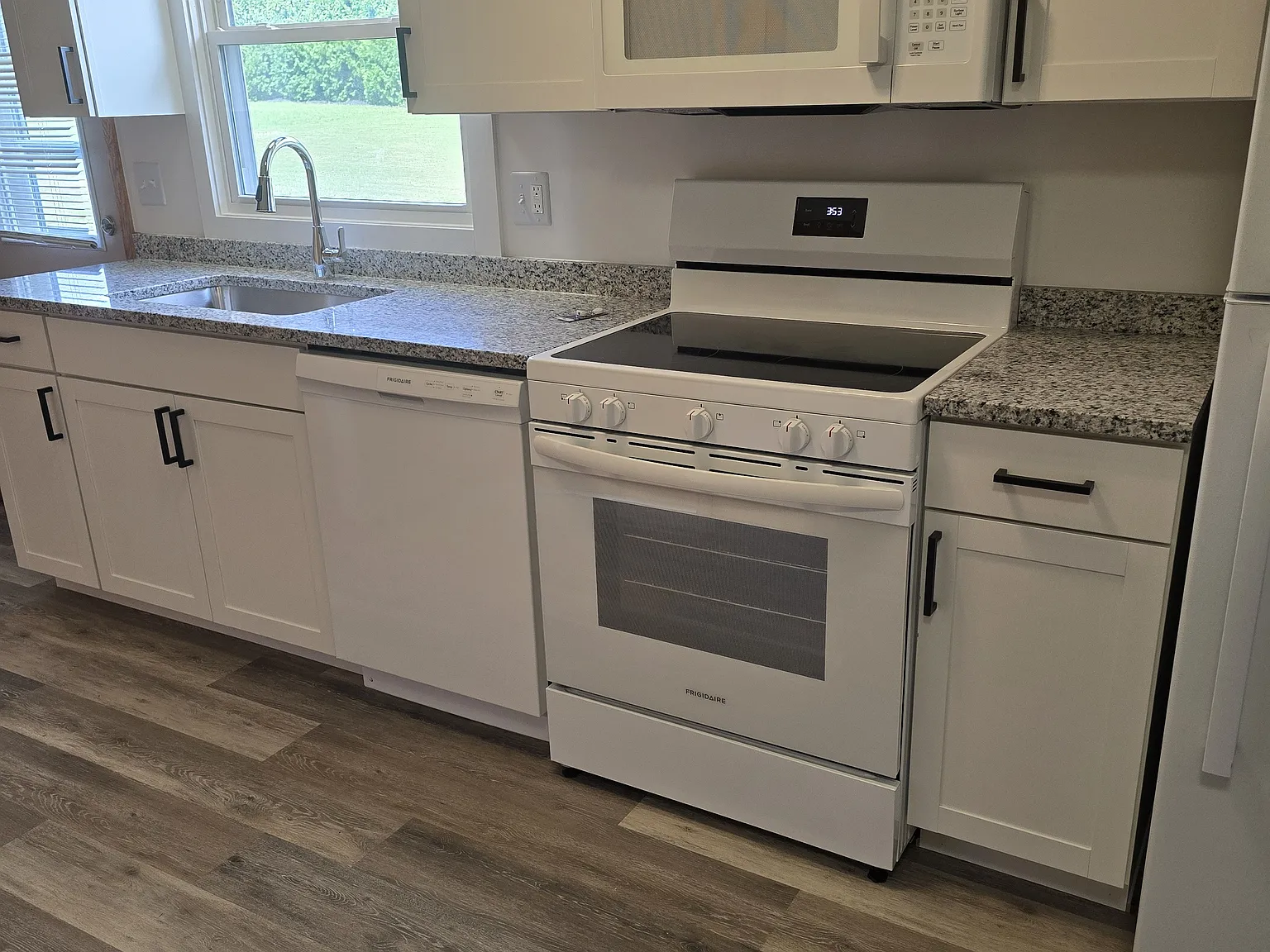 2 bed, 1.5 bath, 1100 sqft, $1,200 — Photo 3