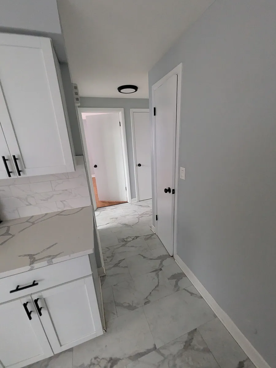 Building Photo - 6212 W Montrose Ave #1R
