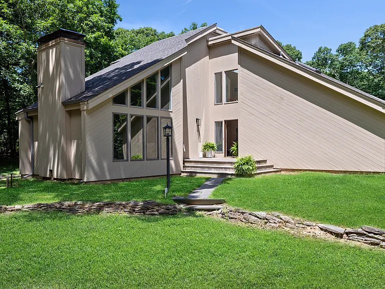 28 Pepperidge Ln — Photo 19
