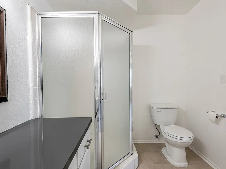11701 Oxnard St — Photo 13