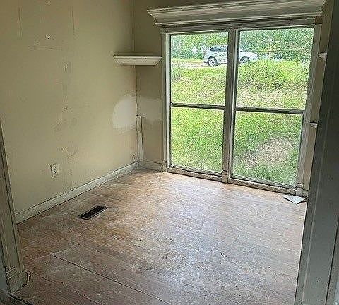 5th image of 230 Lee Road 597
