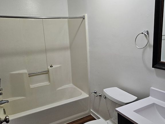 4th image of 2410 Wilson Ct APT 7