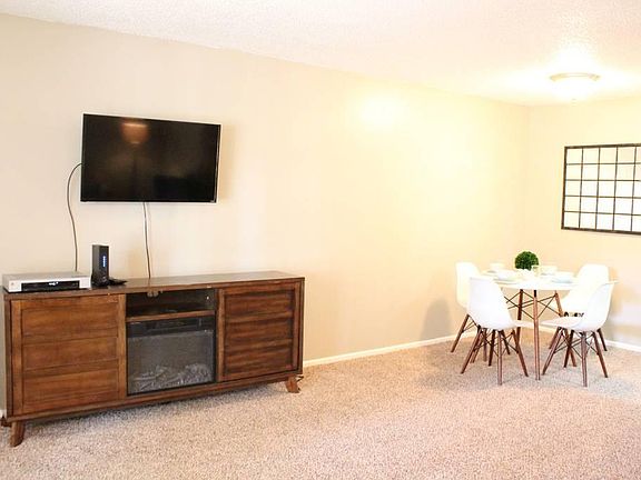 4th image of 4010 Tanglewood Ln APT 44
