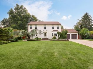 15 Fairfields Ct, Huntington Station, NY 11746