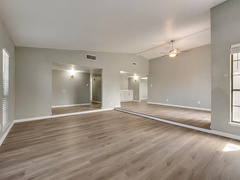 2129 Lewis Trl — Photo 3