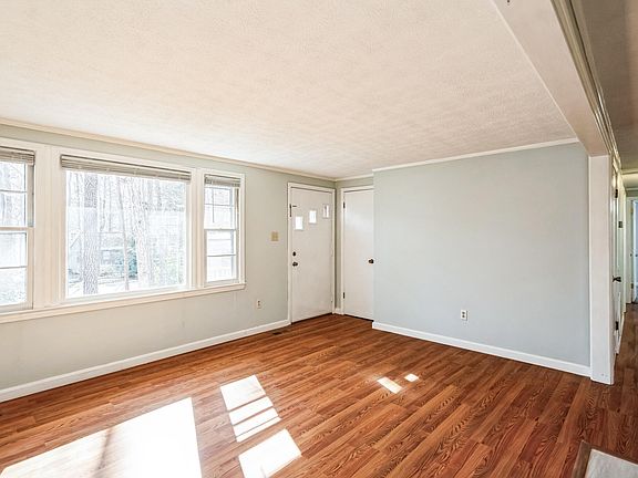3rd image of 109 Lafayette Dr