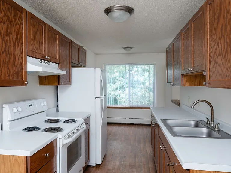 Raven Court Townhomes — Photo 11