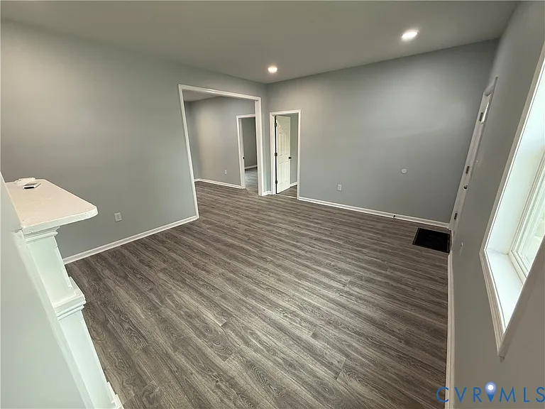 910 Rome St — Photo 2