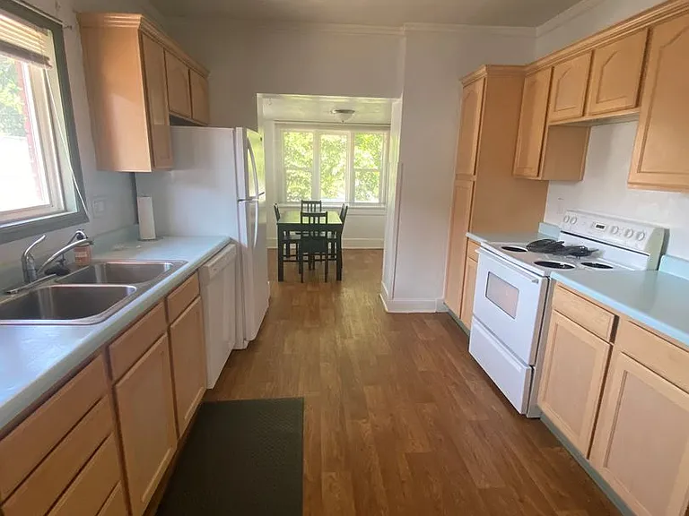 227 N 400 E — Photo 13