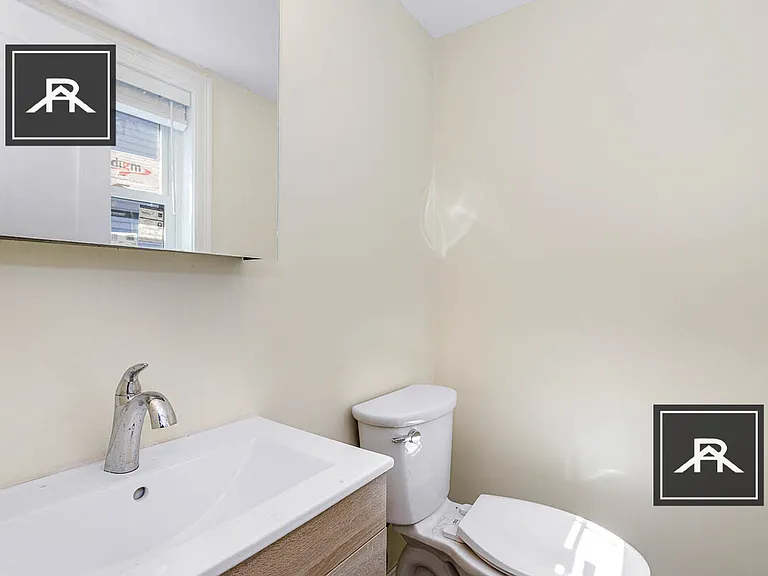 70-72 Stanley Ave #1 — Photo 21