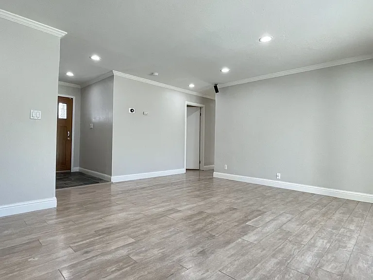 3713 Justine Dr — Photo 8
