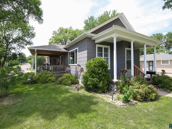 801 N Vermont Ave, Dell Rapids, SD 57022