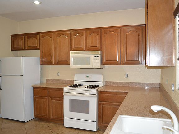 5th image of 2390 Lilac Cove St