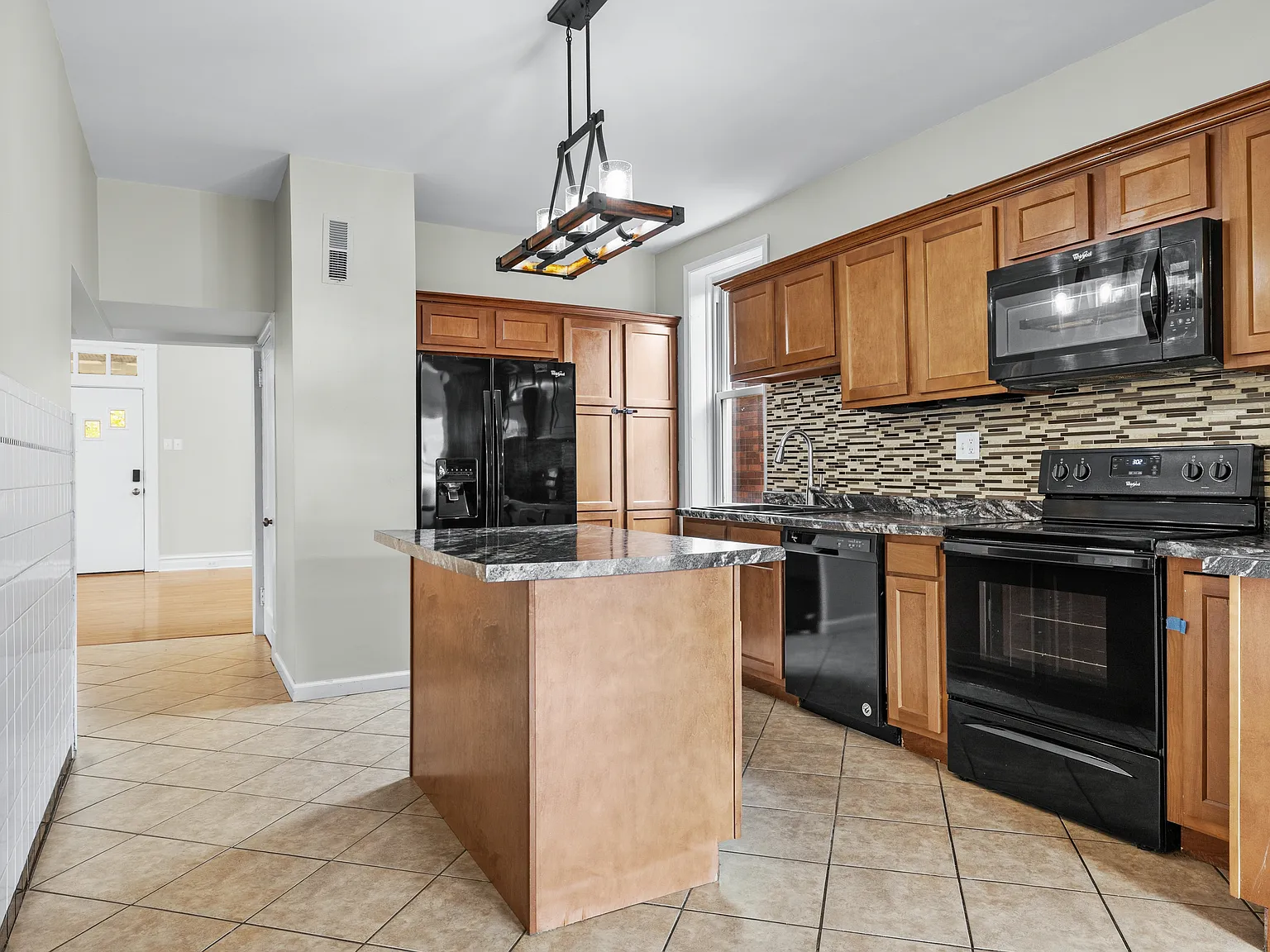 3 bed, 3276 sqft, $2,200 — Photo 4