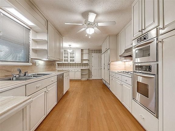 3rd image of 2649 Osborne Dr