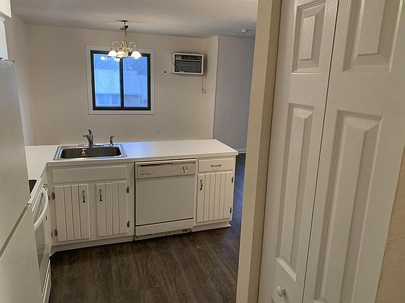 3rd image of 500 Campbell Cir #H-17