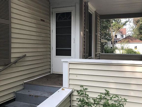 4th image of 122 East St