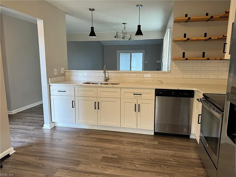 1004 Culver Ln — Photo 10