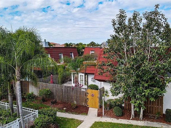 3rd image of 10891 Meadow Lark Cove Dr