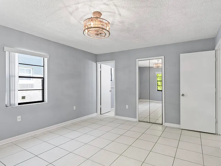1205 S Flagler Ave — Photo 25