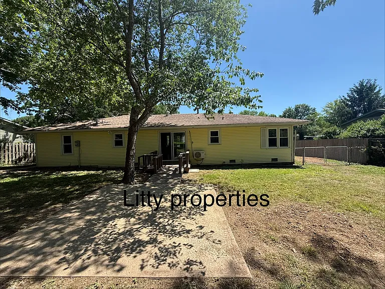 623 E 4th St — Photo 9