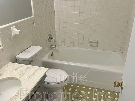 5th image of 1975 Darby Dr Unit B1
