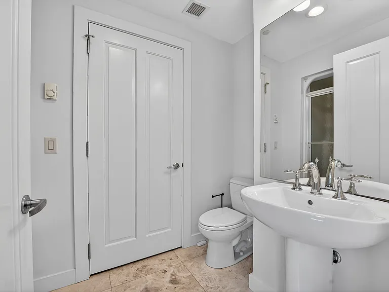 1 Miranova Pl #1840 — Photo 3