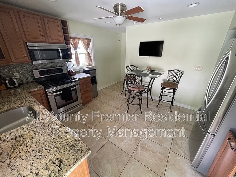 130 Hazel Ave — Photo 3