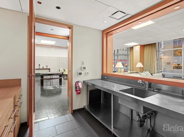 18 West 48th Street image 30 of 34