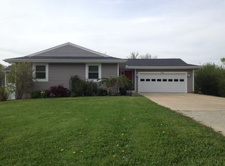 202 Pine Cir, Eureka, IL