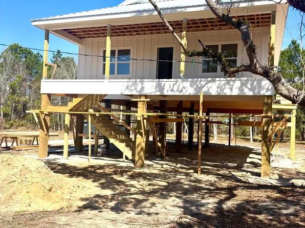 318 Hillcrest St, Waveland, MS 39576