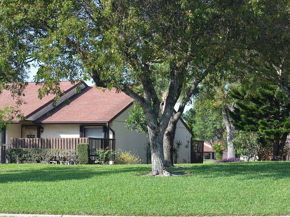 End Unit with trees and free Space