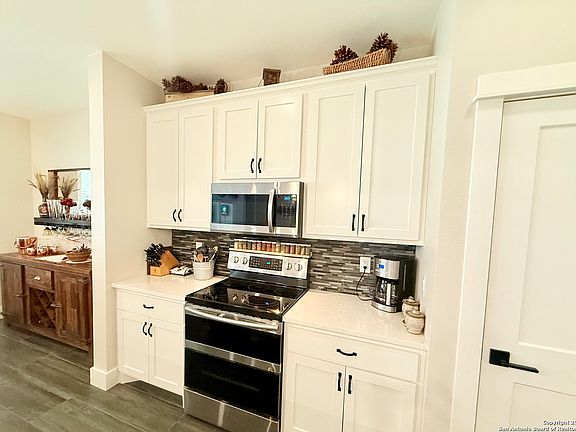 4th image of 1120 Norfolk Ln