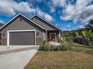 1794 Harbeck Rd, Grants Pass, OR 97527
