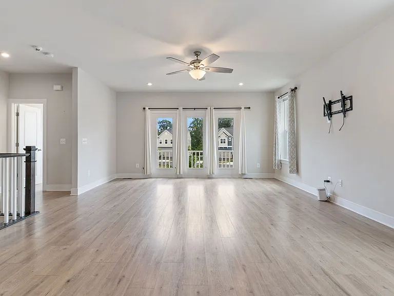 1460 Meadowlark Glen Rd — Photo 13