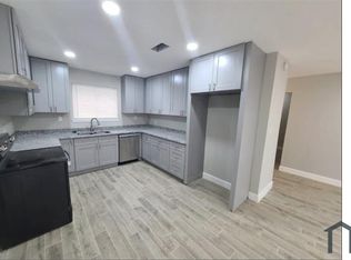 904 Mobile Dr, Pasadena, TX 77506