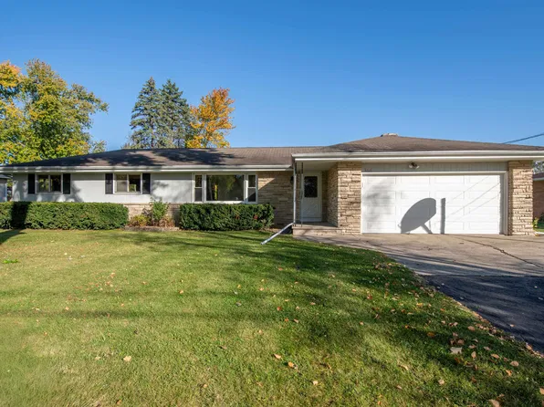 2966 Sheldon Dr, Oshkosh, WI 54904
