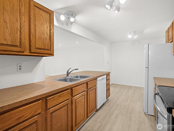 5th image of 16811 1st Avenue NW